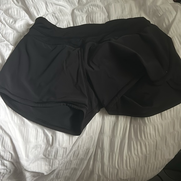 Lululemon Black Speed Ups Size 6 4” inseam - Picture 2 of 3